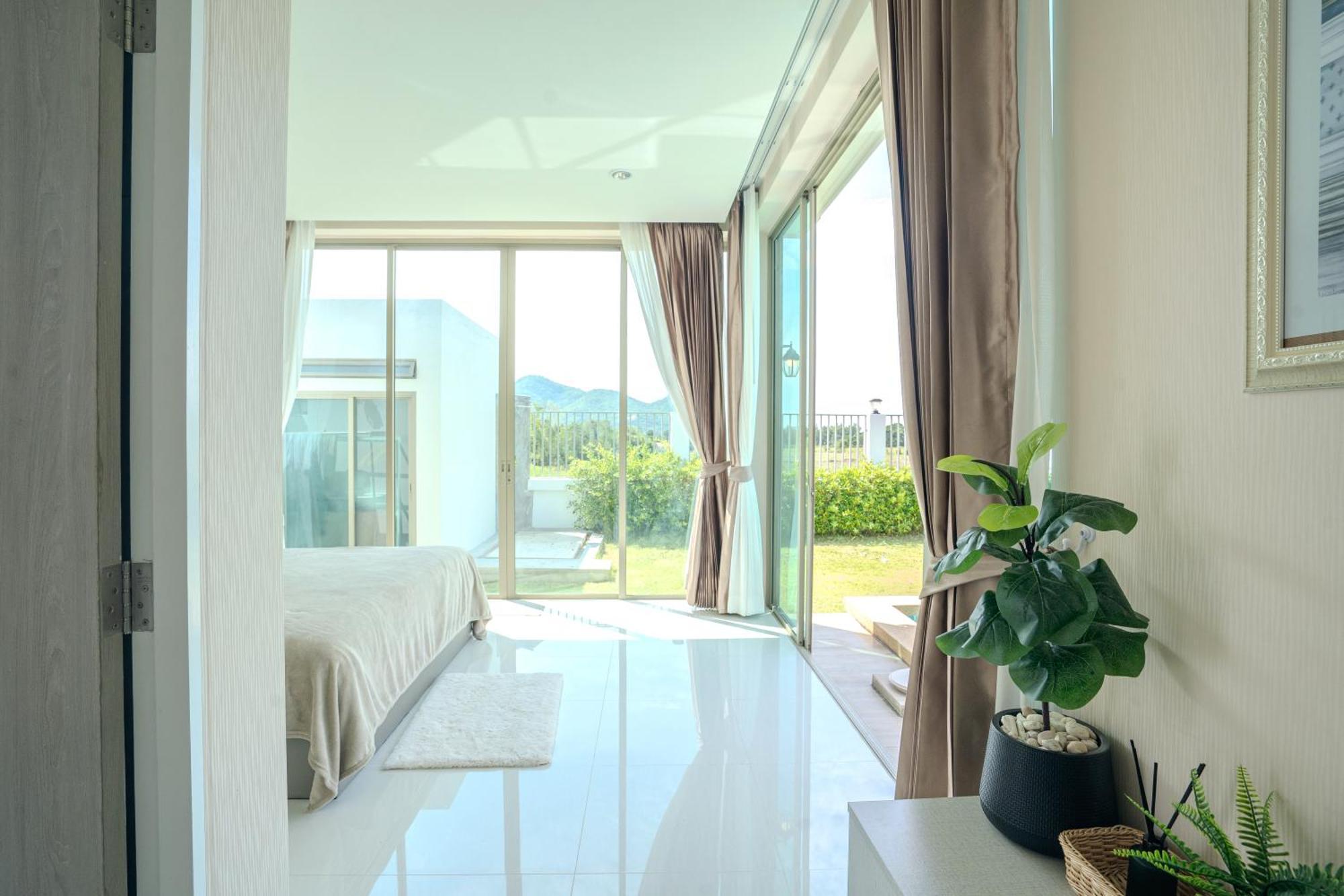 Villa Luxurious 4-bedroom Pool Mountain Views